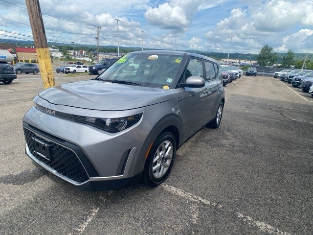 2023 Kia Soul LX photo 3