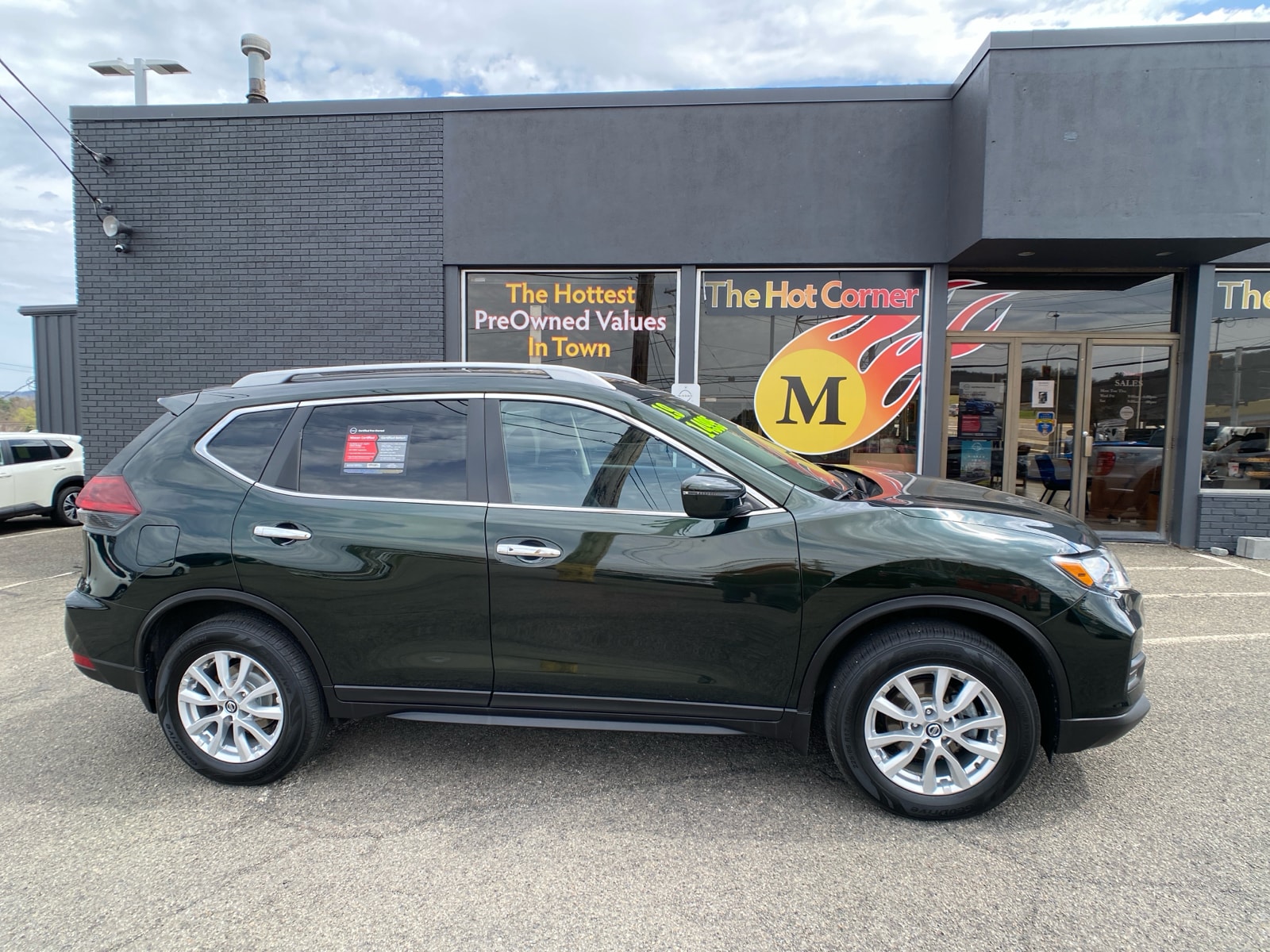 Used 2019 Nissan Rogue SV with VIN 5N1AT2MV0KC724068 for sale in Liverpool, NY
