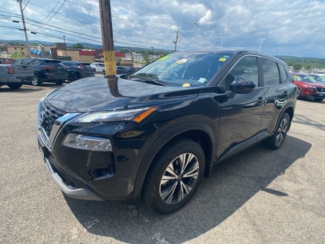 2022 Nissan Rogue SV photo 2