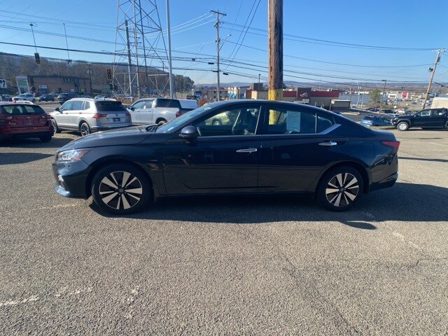 2022 Nissan Altima 2.5 SV photo 2