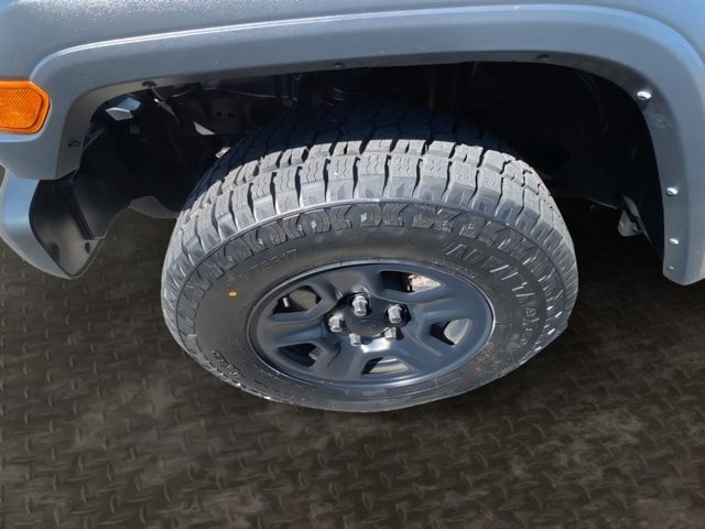 Additional photo of vehicle.