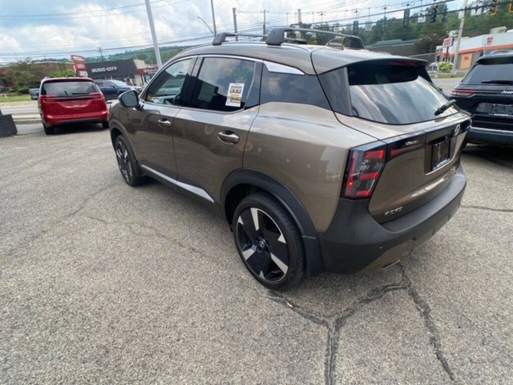 Used 2025 Nissan Kicks SR SUV