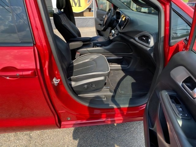 Additional photo of vehicle.