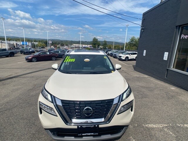2021 Nissan Rogue SV photo 2
