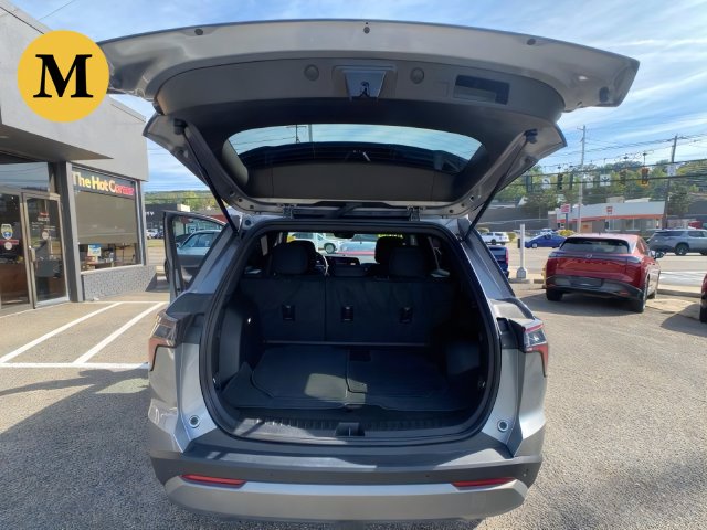 Additional photo of vehicle.