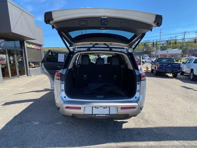 2023 Nissan Pathfinder SL - Photo 16