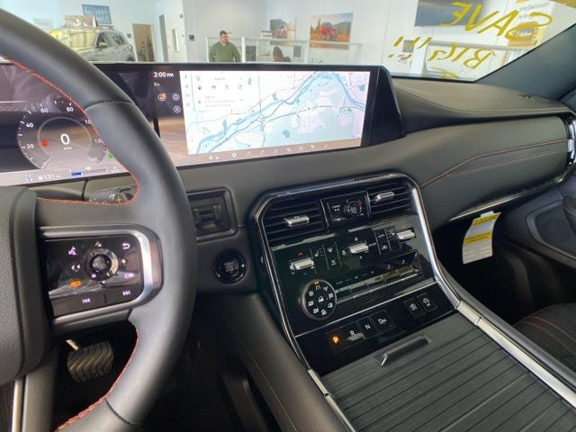 2025 Nissan Armada PRO-4X - Photo 12