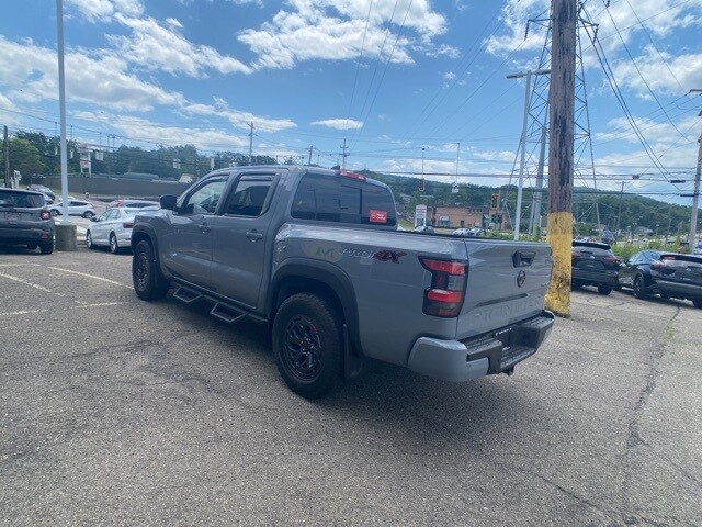 2023 Nissan Frontier PRO-4X photo 2