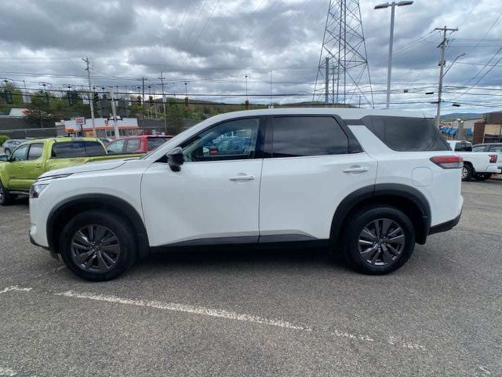 Used 2024 Nissan Pathfinder S SUV