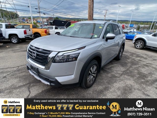 2025 Nissan Pathfinder SL 4WD's photo