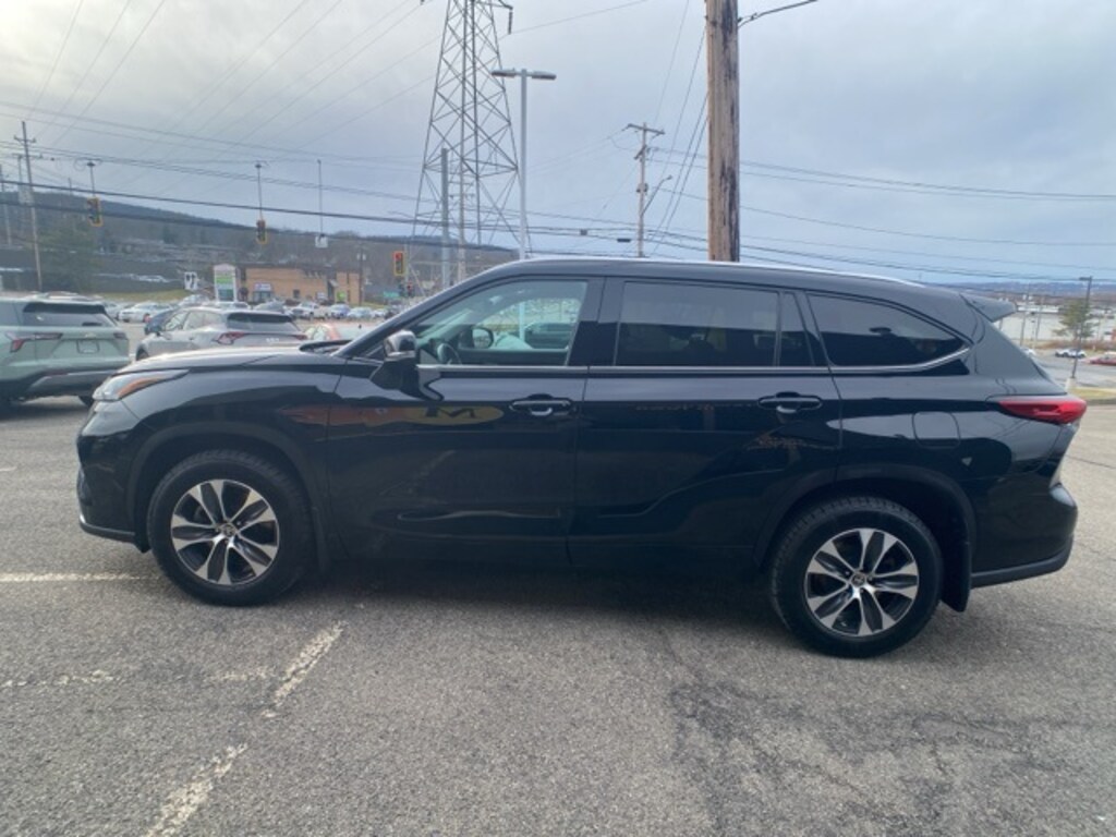 Used 2021 Toyota Highlander XLE SUV
