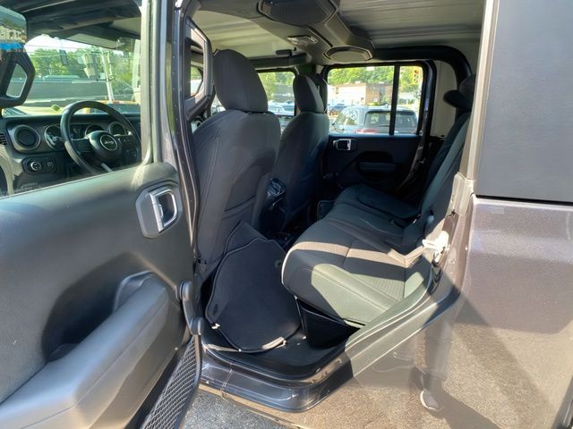 Additional photo of vehicle.