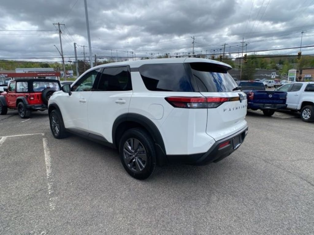 Used 2024 Nissan Pathfinder S SUV