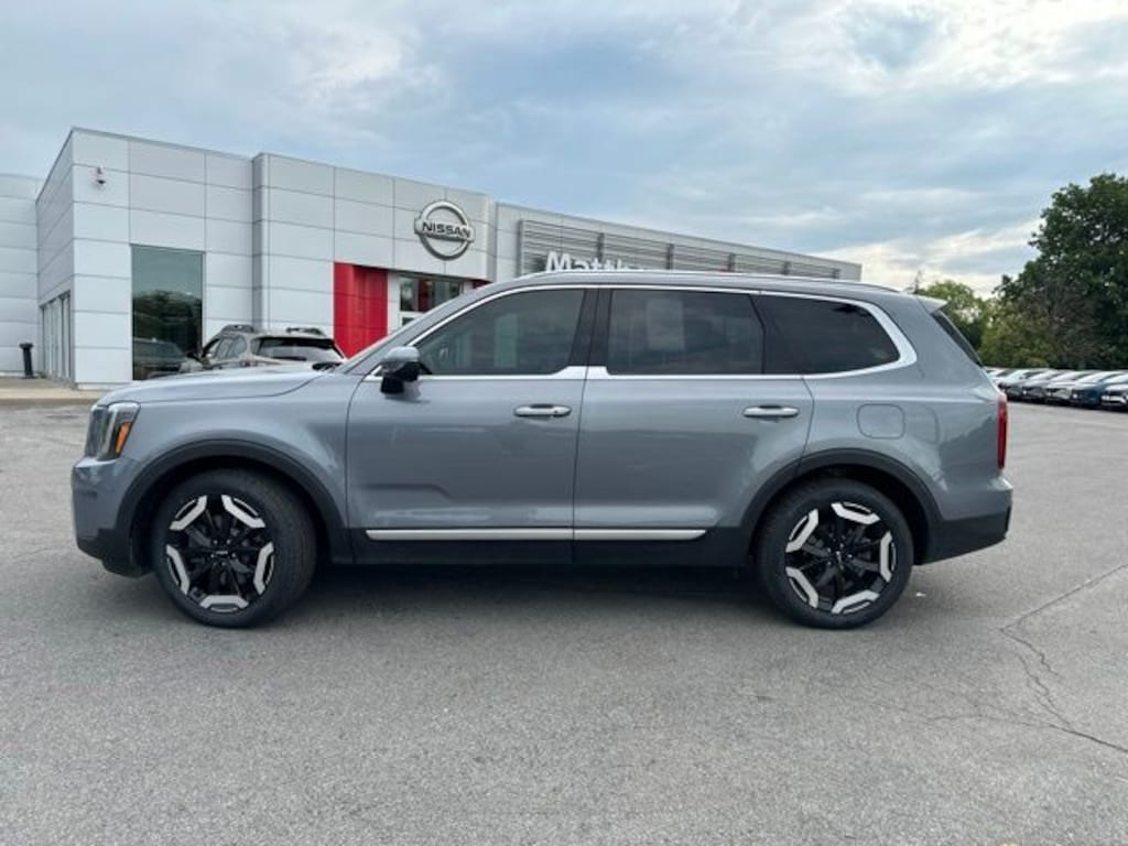 Used 2024 Kia Telluride S SUV