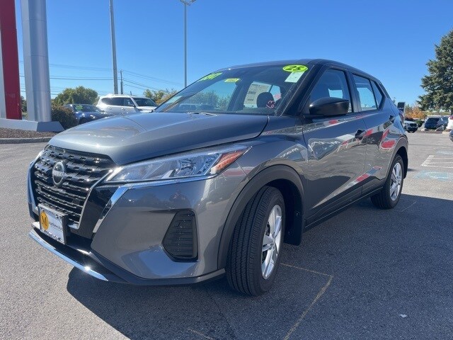 2025 Nissan Kicks Play S photo 3