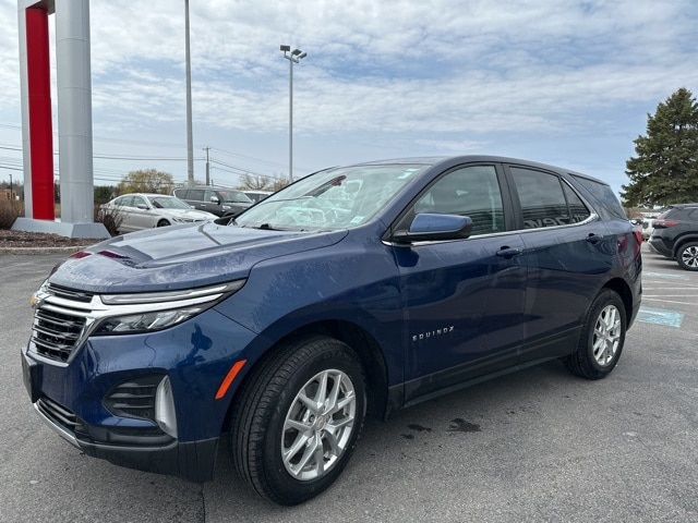 Used 2022 Chevrolet Equinox LT with VIN 3GNAXUEV2NL186508 for sale in Liverpool, NY