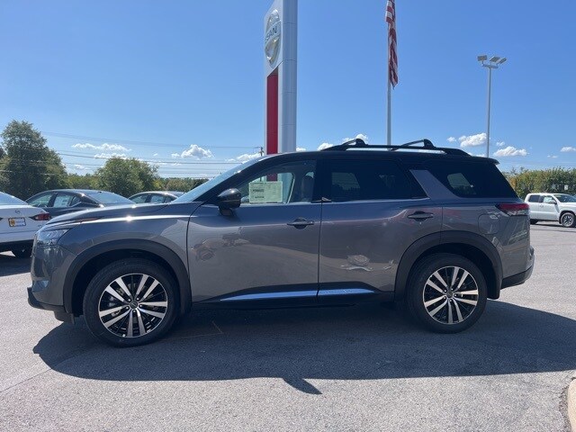 2025 Nissan Pathfinder Platinum photo 4