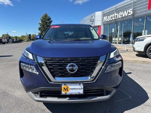 2021 Nissan Rogue SV photo 2