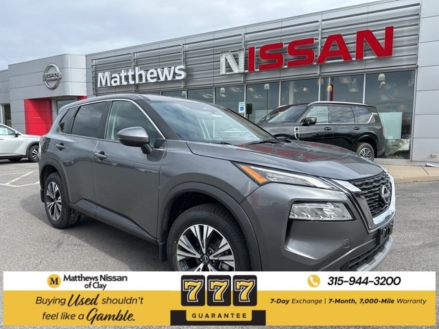 2022 Nissan Rogue SV's photo