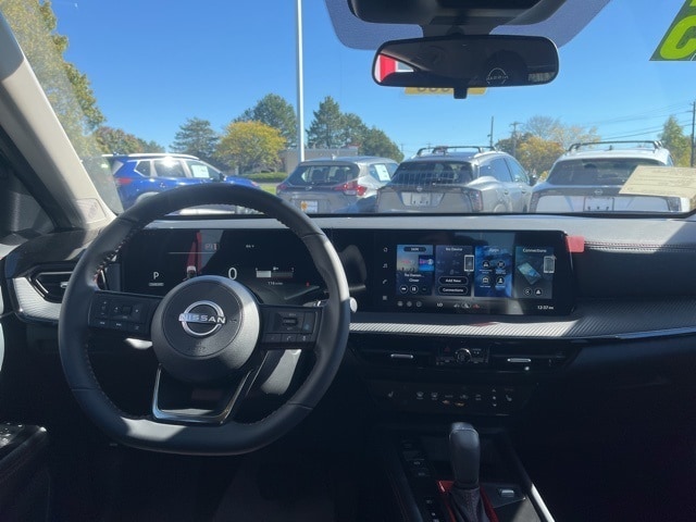 2026 Nissan Kicks SR photo 4