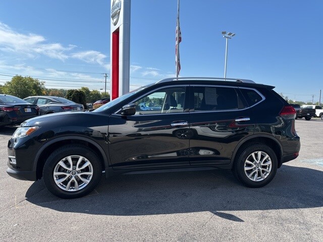 2017 Nissan Rogue SV photo 4
