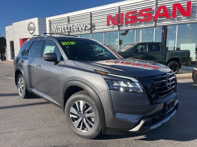 2025 Nissan Pathfinder SL's photo