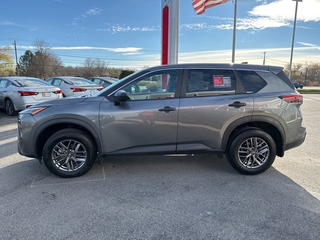 2024 Nissan Rogue S photo 2