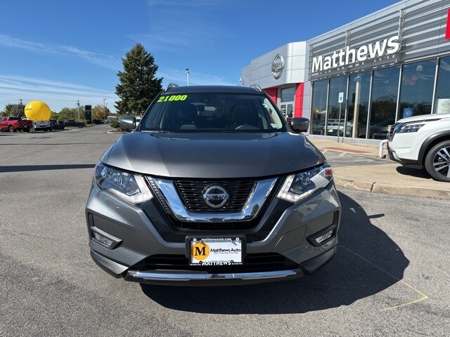 2019 Nissan Rogue SV photo 2