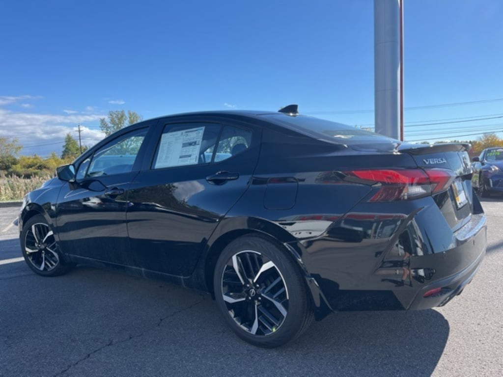 New 2025 Nissan Versa 1.6 SR Sedan