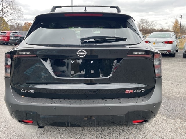 2026 Nissan Kicks SR photo 3