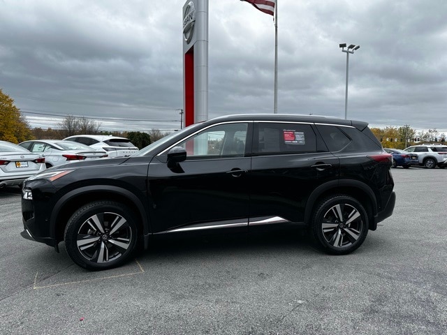 2021 Nissan Rogue Platinum photo 2