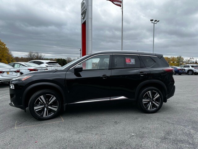 2021 Nissan Rogue Platinum photo 2