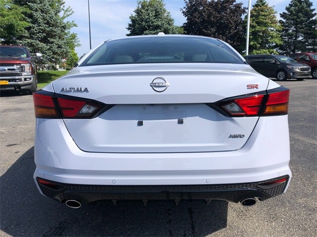 2025 Nissan Altima SR photo 4