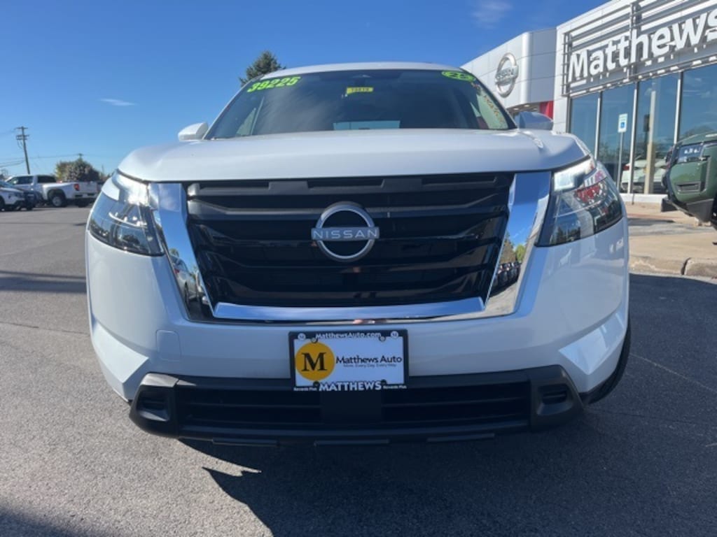 New 2025 Nissan Pathfinder SV SUV