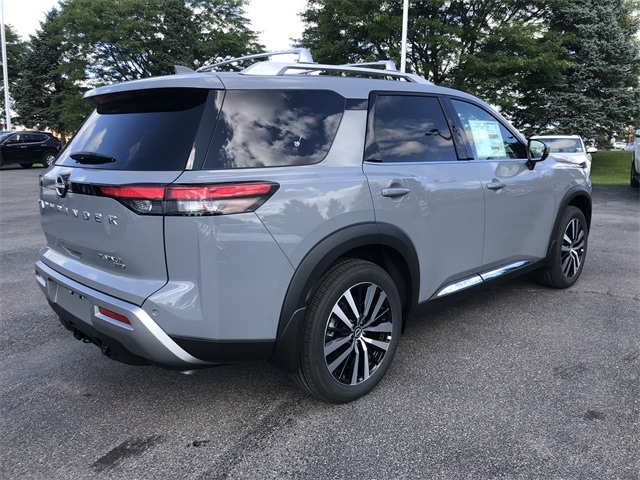 2025 Nissan Pathfinder Platinum photo 2