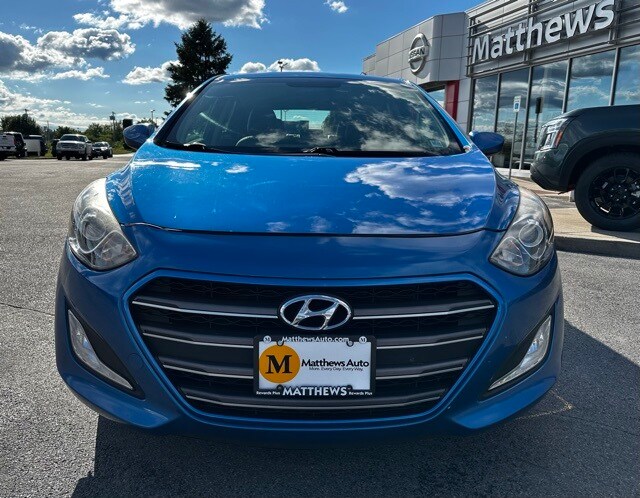 2017 Hyundai Elantra GT Base photo 2