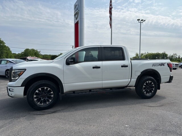 2023 Nissan Titan PRO-4X photo 3