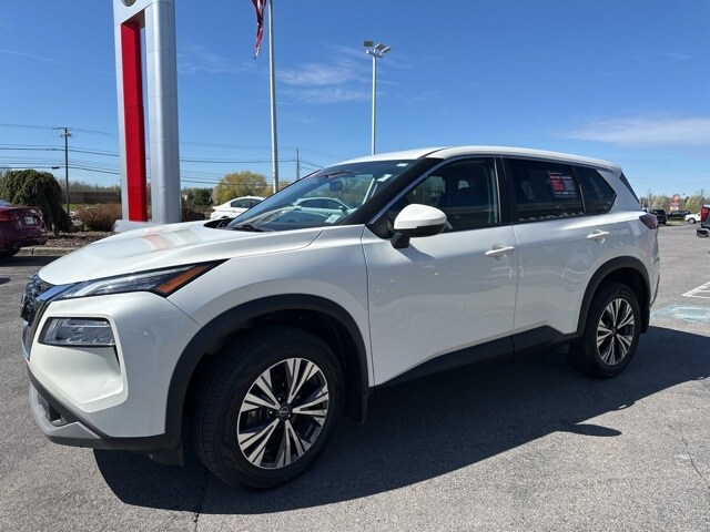 2022 Nissan Rogue SV photo 3