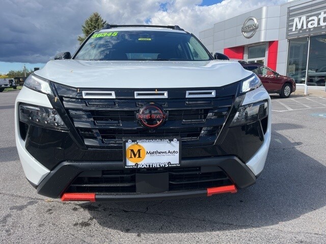 2026 Nissan Rogue SV photo 2