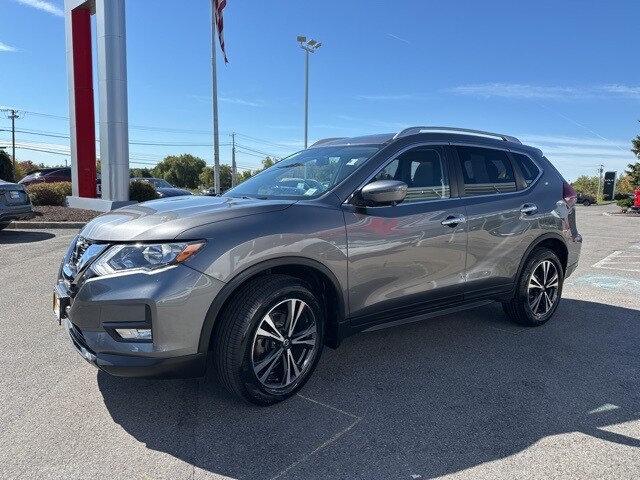 2019 Nissan Rogue SV photo 3
