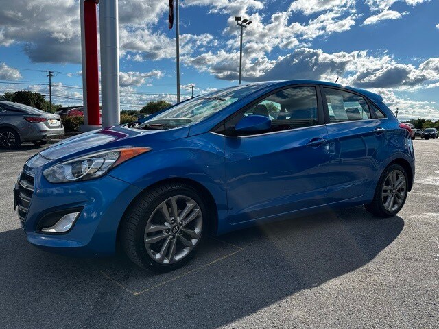 2017 Hyundai Elantra GT Base photo 3