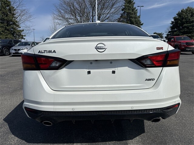 2025 Nissan Altima SR photo 4