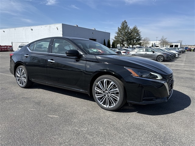 2025 Nissan Altima SL's photo