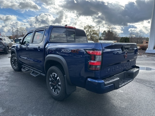 2022 Nissan Frontier PRO-4X photo 2