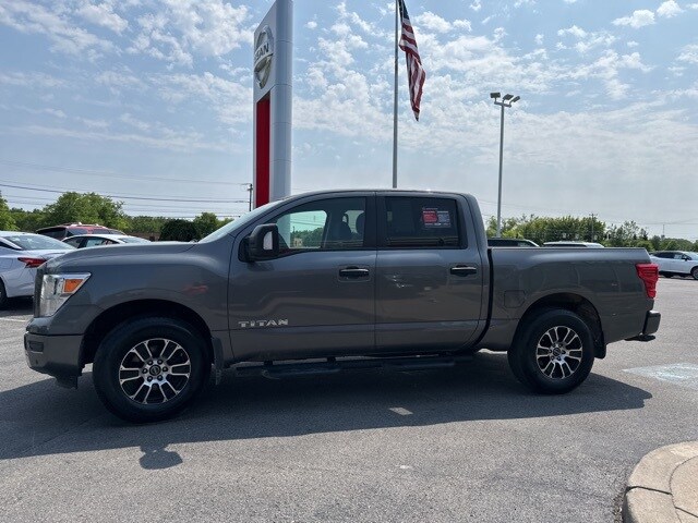 2024 Nissan Titan SV photo 2