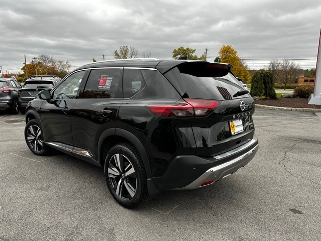 2021 Nissan Rogue Platinum photo 3