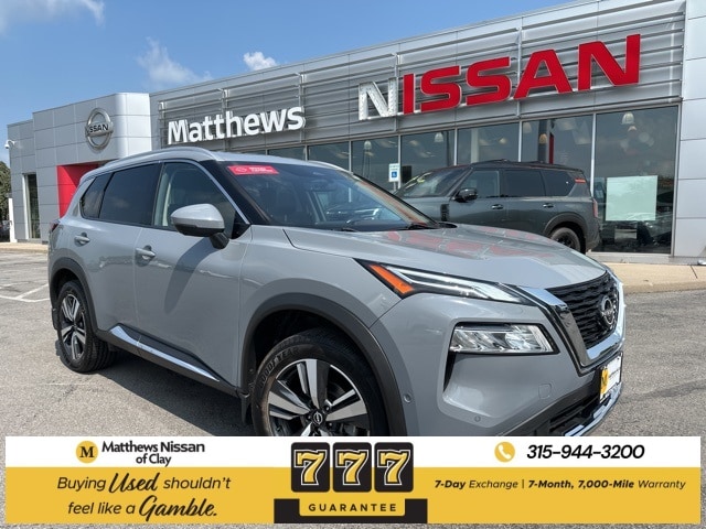 2022 Nissan Rogue Platinum's photo