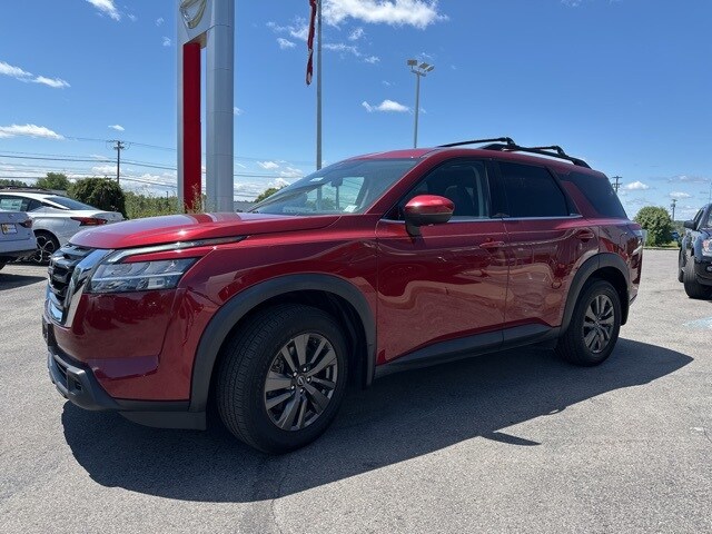 2022 Nissan Pathfinder SV photo 2