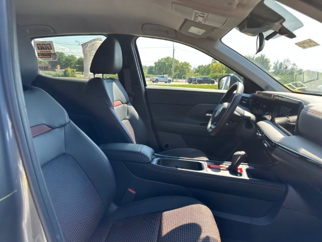 Additional photo of vehicle.