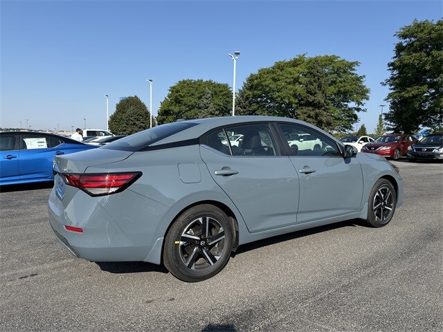 2025 Nissan Sentra SV photo 3